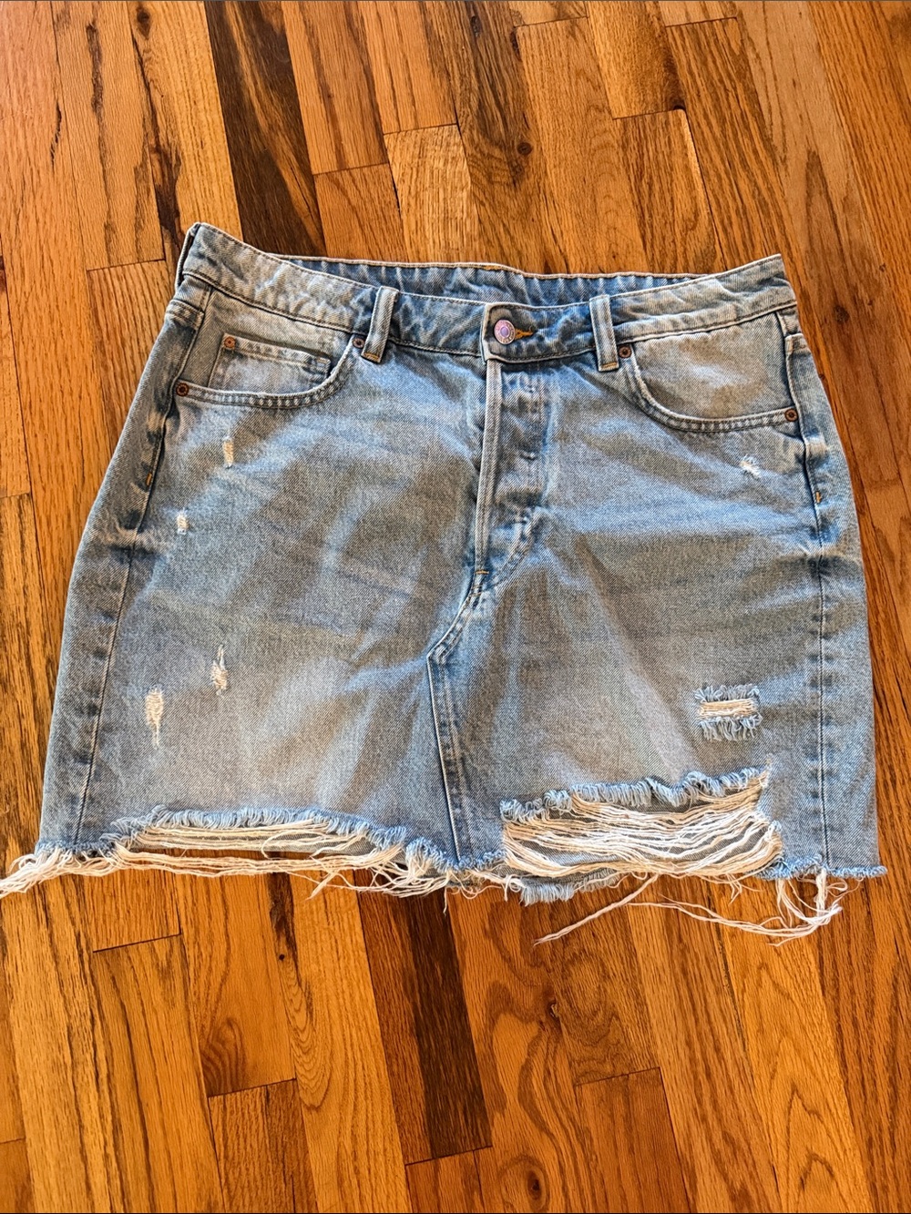 H&M Light Blue Distressed Denim Mini Skirt - Picture 2 of 7